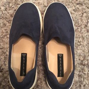 Steve Madden navy blue sneakers.
